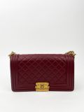 Sac à Main Chanel Boy en Cuir Matelassé Rouge Foncé