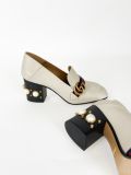 Escarpins Gucci Cuir Blanc Cassé Boucle GG 40