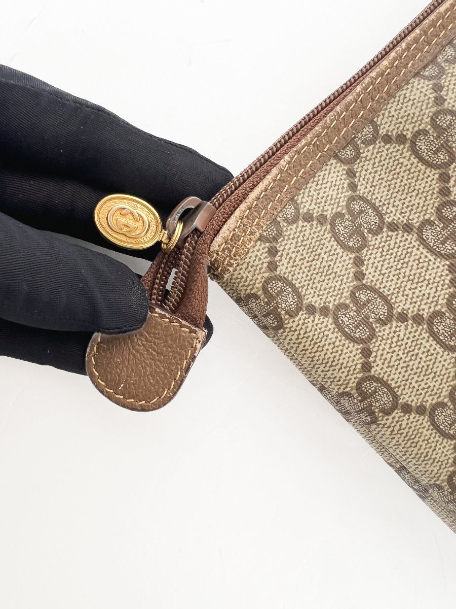 Gucci Pouch/Case in GG Supreme Canvas | Myzah