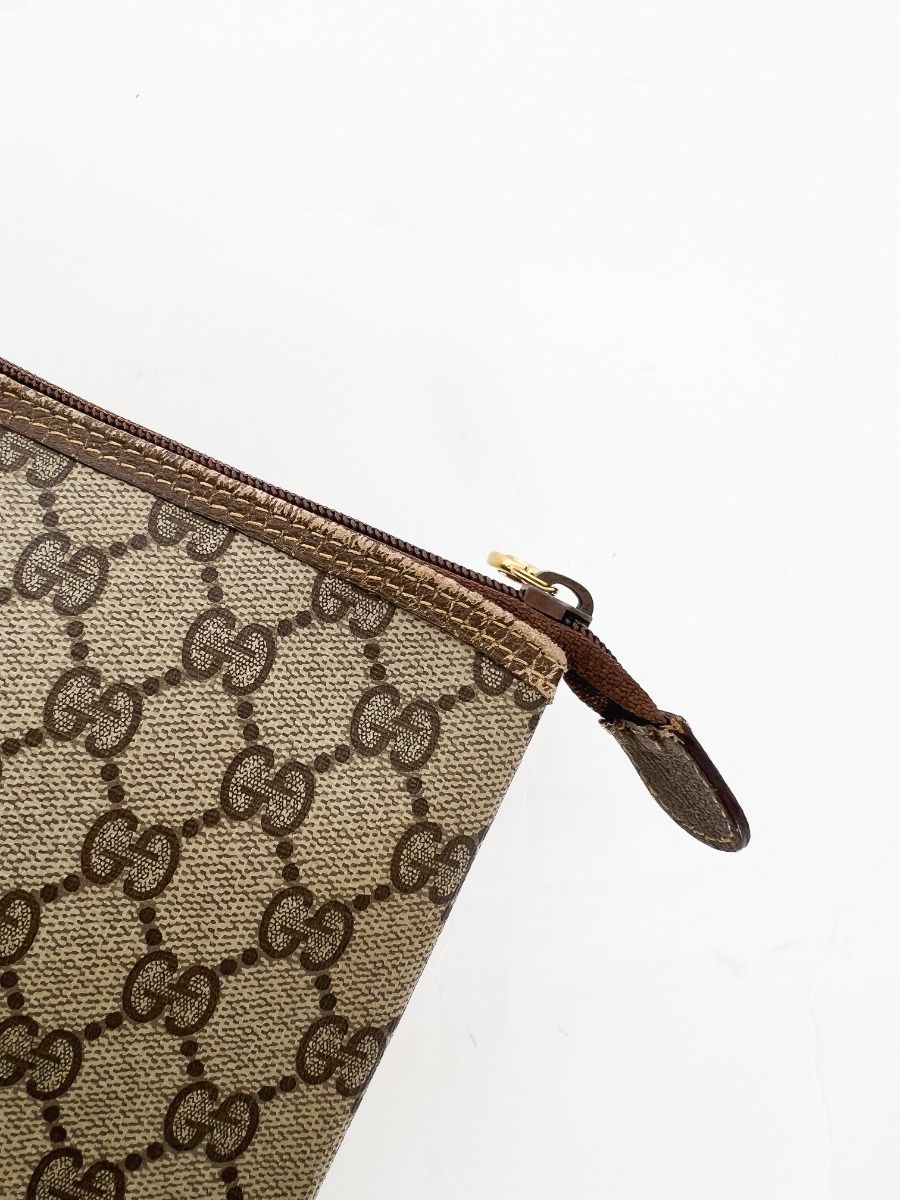 Gucci Pouch/Case in GG Supreme Canvas | Myzah