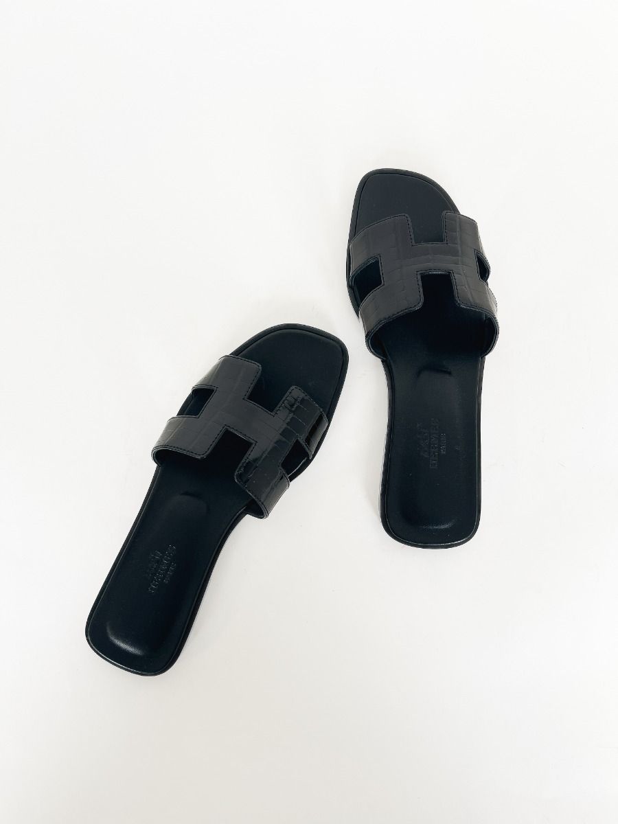 Hermès Oran Sandals In Black Shiny Alligator Skin 36 | Myzah