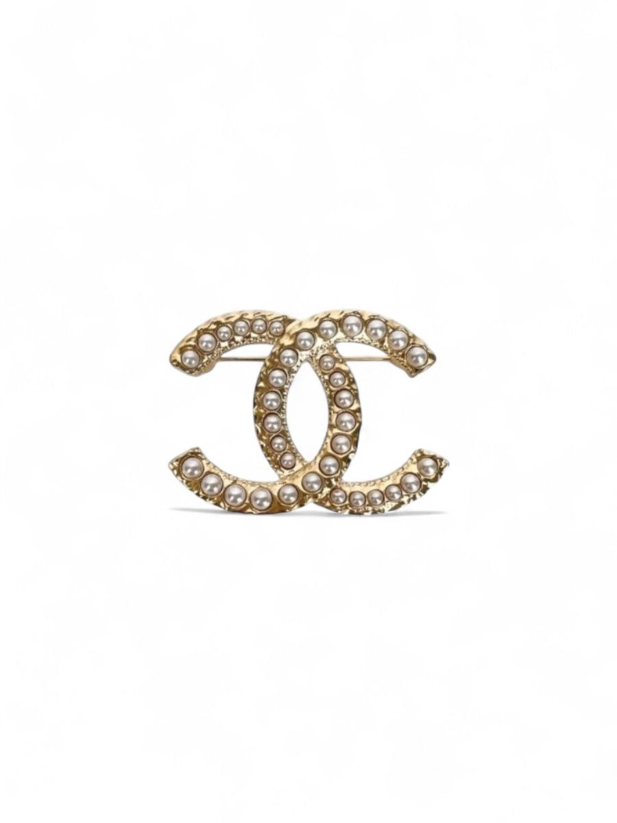 Chanel CC Brooch with Pink Rhinestones and Pearls | Myzah
