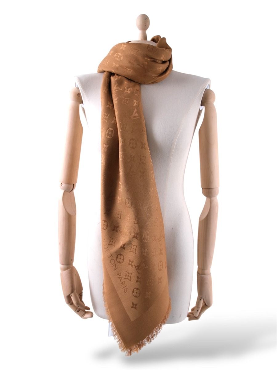 Louis Vuitton ロゴ入りストール Monogram Pink Shawl Louis Vuitton | Myzah