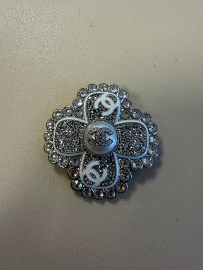 Broche Chanel Fleur Silver à Strass CC