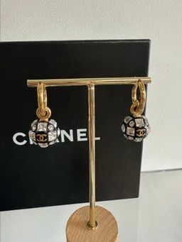Boucles Pendantes Chanel CC Boule disco strass