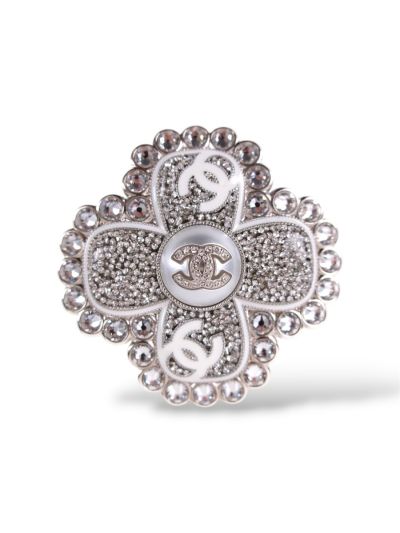 Broche Chanel Trèfles Strass CC Email Blanc