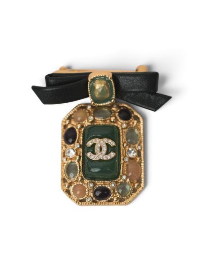 Broche Rectangulaire CC strass Chanel Pierres Colorées et Noeud en Cuir