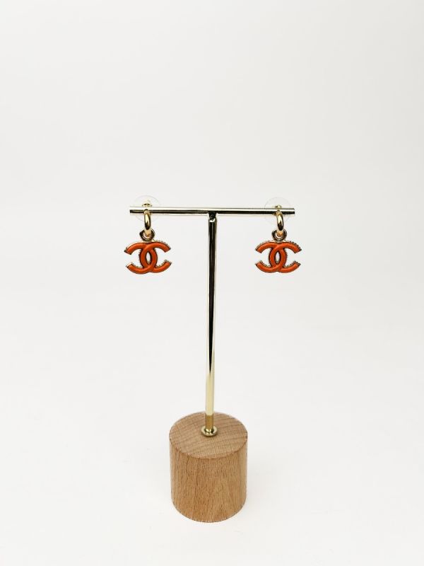 Boucles CC Chanel Pendantes Email Orange