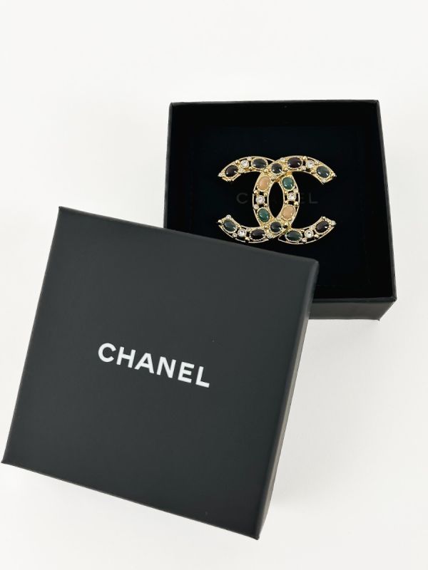 Broche Chanel CC Dorée Strass et Perles Multicouleurs