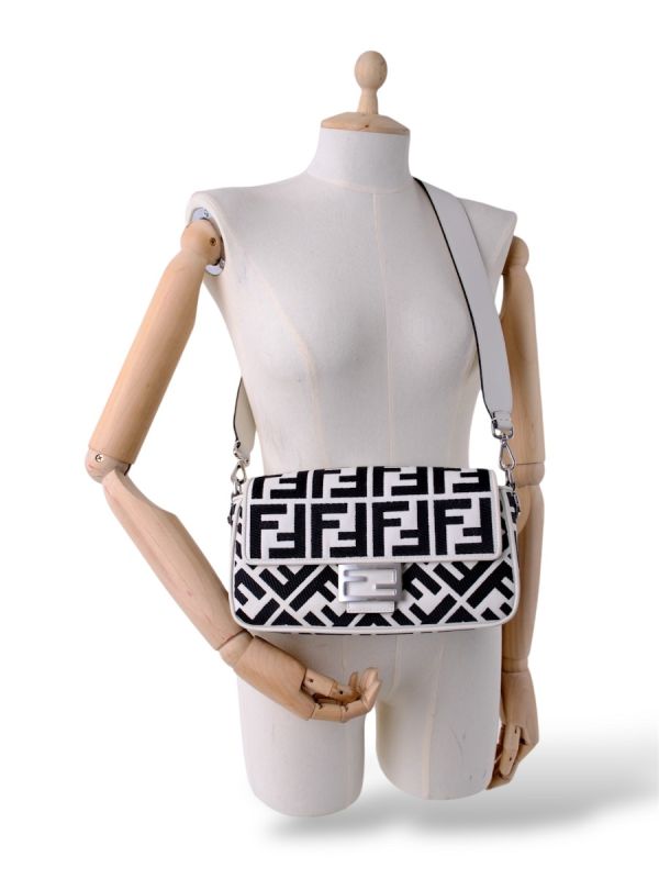 Sac à Main Fendi En Toile Noir Et Blanc