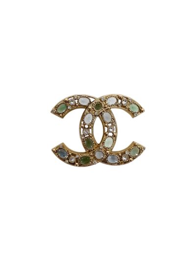 Broche CC Chanel Dorée & Cristaux Verts