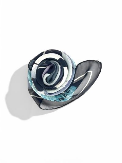 Carré en soie Chanel Multicouleurs Double CC 85