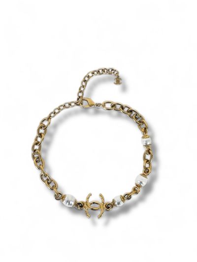 Collier ras de cou Chanel CC Dorée et email blanc