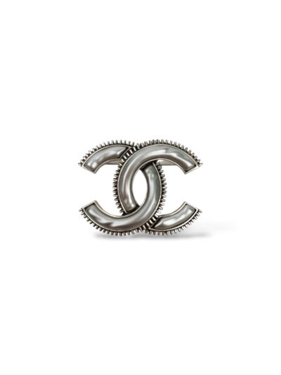 Broche Chanel CC Argentée et Email Argenté