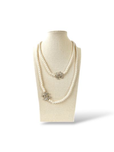 Sautoir Chanel À Perles Et Charms CC À Strass