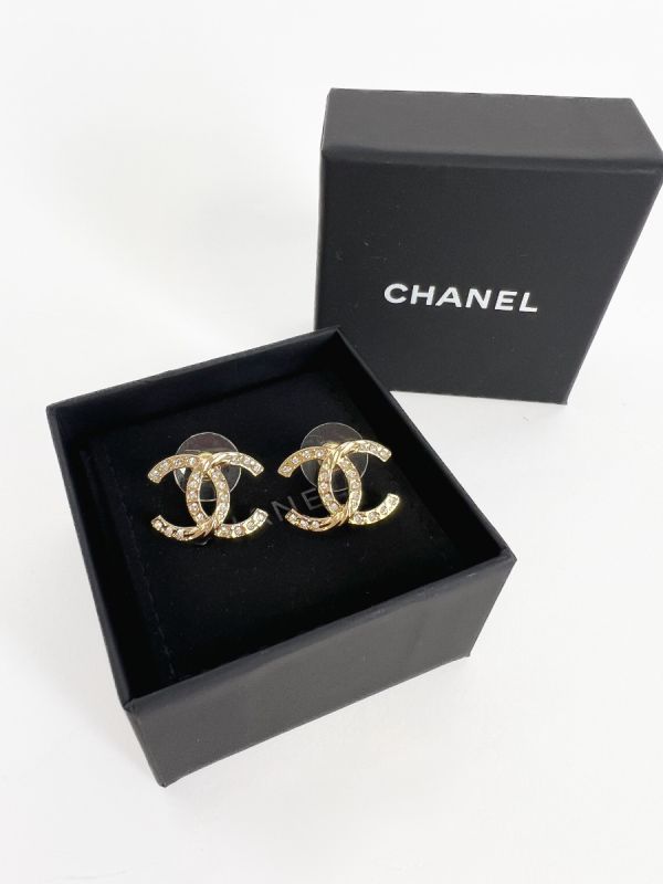 Boucles Chanel Torsadées Double CC À Strass Et Métal Doré