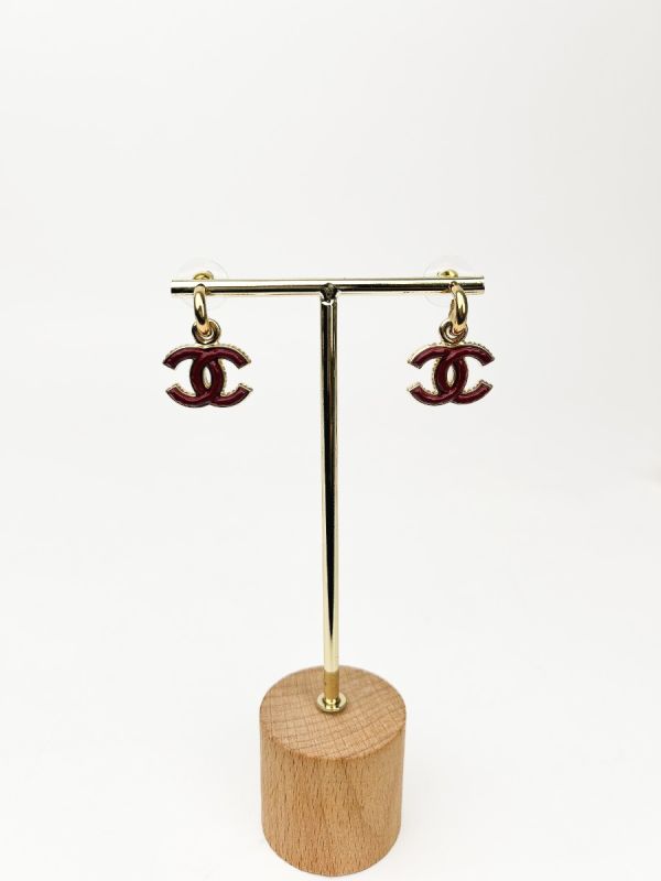 Boucles CC Chanel Pendantes Email Rouge