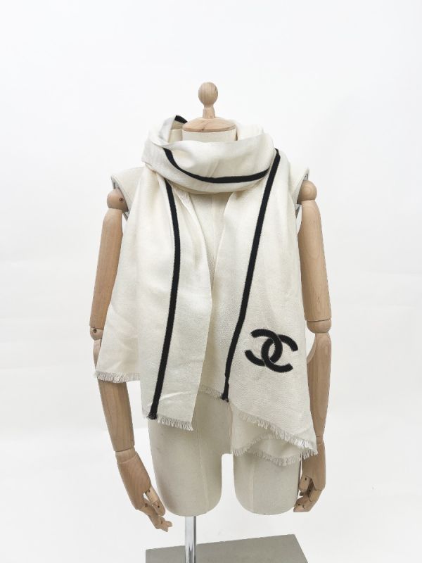Châle En Cachemire Chanel Blanc Ecru Logo Double CC