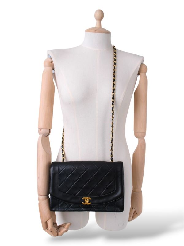 Chanel Diana En Cuir Noir 
